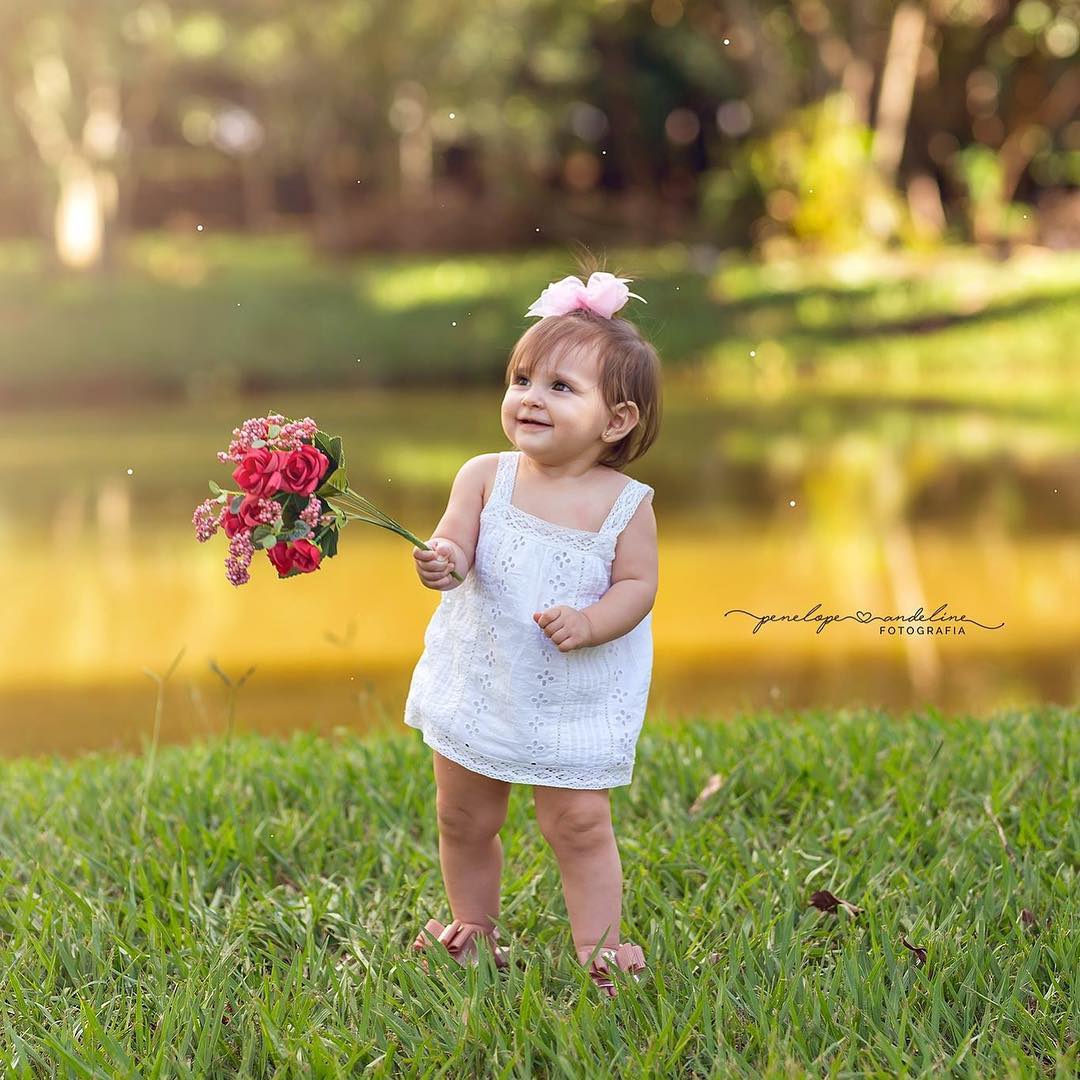 Infantil Bebê Lago com Flores
